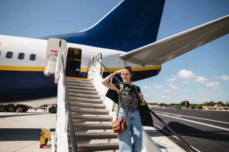 How to Manage Jet Lag: The 2026 Definitive Circadian Guide